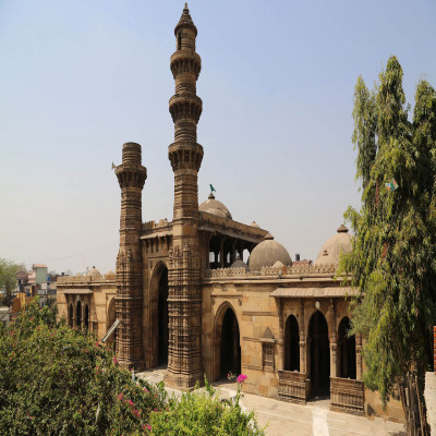 Jhulta Minar Place to visit